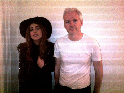 gaga and assange meet in london