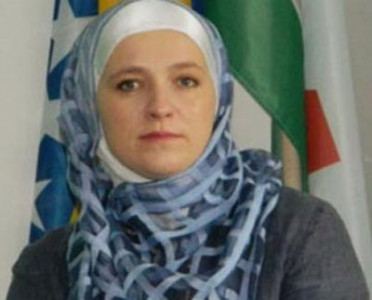 europe s first hijab wearing mayor to take office in bosnia