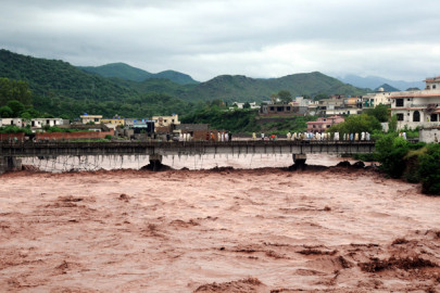floods roar towards sindh