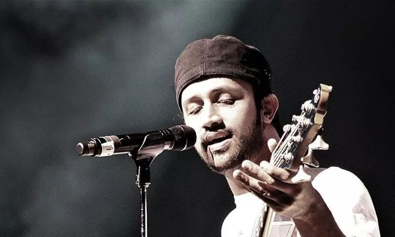 singer atif aslam briefly paused performance to rescue a girl being subjected to physical abuse by boy in audience photo youtube screenshot singer atif aslam briefly paused performance to rescue a girl being subjected to physical abuse by boy in audience photo youtube screenshot