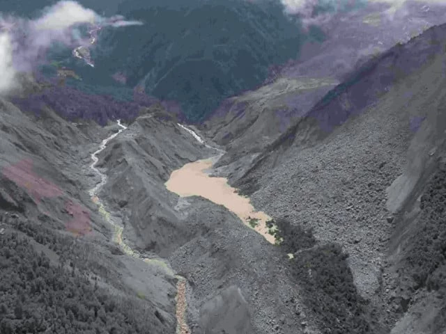 this aerial image shows a barrier lake which formed after a landslide near where nepal s chhochen khola river flows into the purepu tsangpo river in gyirong county in china s tibet region photo afp this aerial image shows a barrier lake which formed after a landslide near where nepal s chhochen khola river flows into the purepu tsangpo river in gyirong county in china s tibet region photo afp