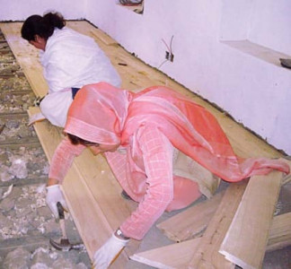 project alipur women artisans exhibit their work for city customers