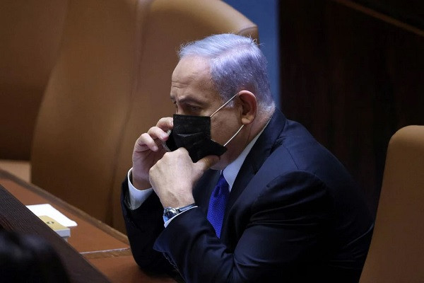 israeli prime minister benjamin netanyahu speaks on his mobile phone during a special session of the knesset whereby israeli lawmakers elect a new president at the plenum in the knesset israel s parliament in jerusalem june 2 2021 photo reuters