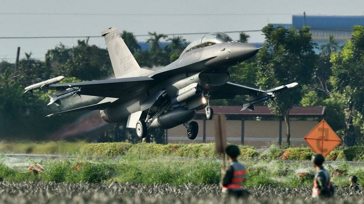 Photo of Taiwan jets land on highway for Chinese invasion wargame