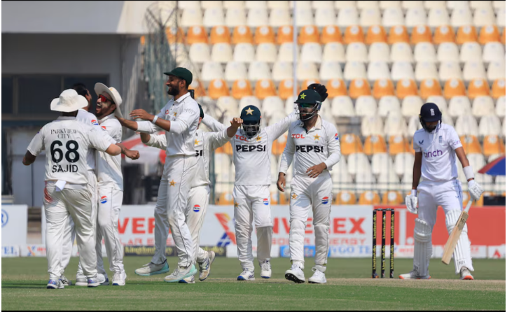 England v Pakistan - Multan Cricket Stadium, Multan, Pakistan - October 18, 2024 Pakistan players celebrate after the match REUTERS/Akhtar Soomro