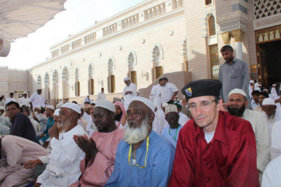 bosnian man walks 5 700km to makkah to perform hajj