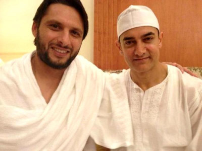 shahid afridi aamir khan meet in makkah