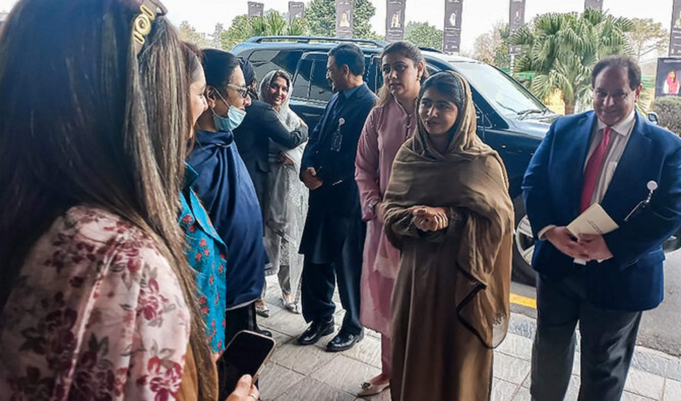 malala yousafzai overwhelmed to be back in pakistan for education summit