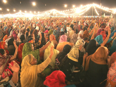 in search of miracles canadian evangelist soothes karachi s troubled souls in search of miracles canadian evangelist soothes karachi s troubled souls