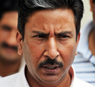 pakistan mulling salim malik batting coach bid