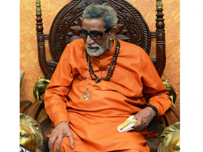 bal thackeray calls pakistan cricket team tour a matter of national shame