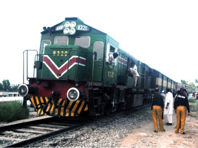 bomb alert on karachi train