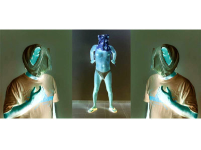 demonstrating dialogue between canvas and artist