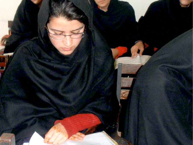 malala attack kainat returns to school amidst warm welcome