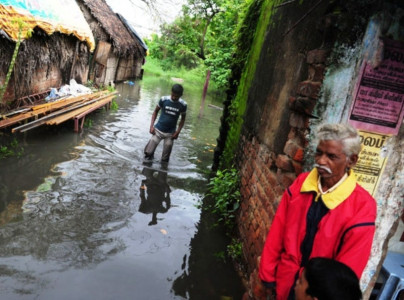 22 dead in india floods 60 000 displaced official