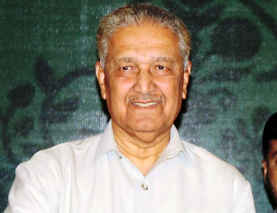 aq khan extends support to young doctors aq khan extends support to young doctors