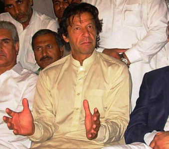 imran khan leaves for india to attend world economic forum meeting imran khan leaves for india to attend world economic forum meeting