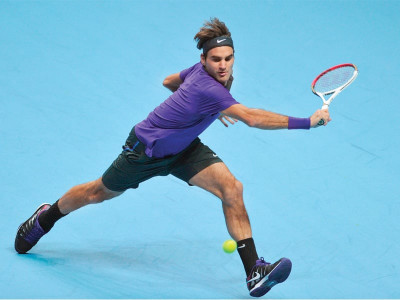 federer sinks tipsarevic in opener
