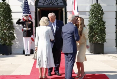 us president donald trump and first lady melania trump receive britain s king charles and queen camilla for afternoon tea on the south lawn of the white house in washington dc photo reuters