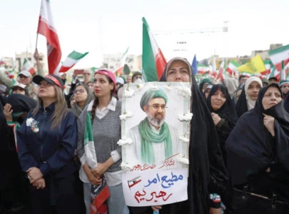 trump holds talks on prolonged iran blockade