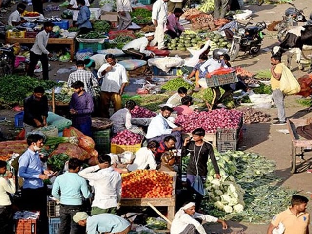 Retail prices stay above official food rates in city markets
