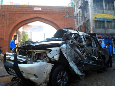 peshawar suicide attack kills six officials