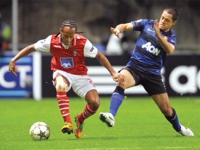 giggs relieved as united advance to knockout