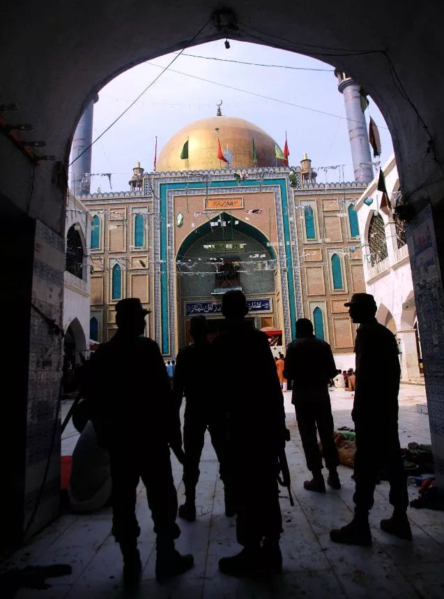 lal shahbaz qalandar after the bomb blast that shook the province on february 16 2017 photo athar zaidi express lal shahbaz qalandar after the bomb blast that shook the province on february 16 2017 photo athar zaidi express