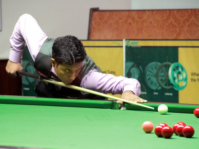 asif crumbles under pressure in snooker final