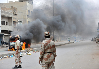 clashes erupt in kotri against police raid clashes erupt in kotri against police raid