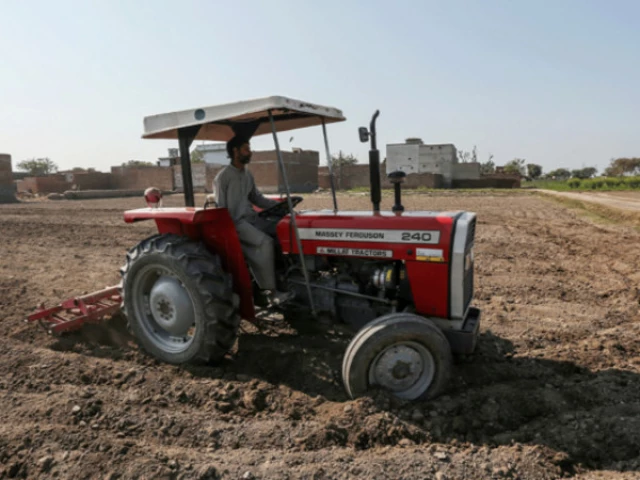 Pakistan considers proposal to assemble Belarus tractors locally