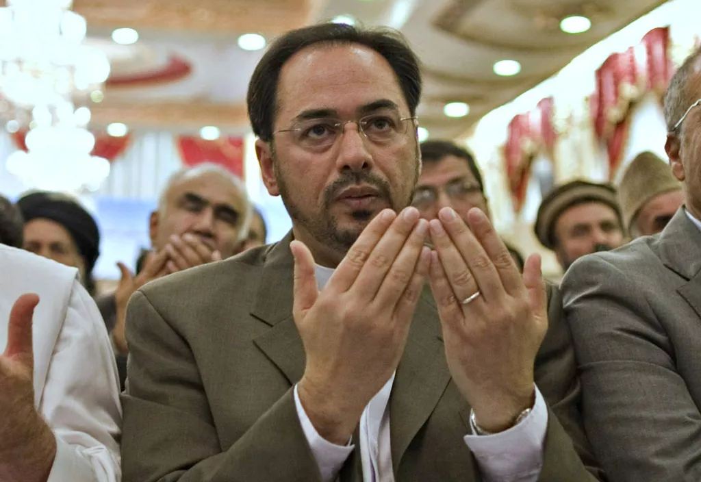 afghan reconciliation kabul s top negotiator seeks release of taliban prisoners