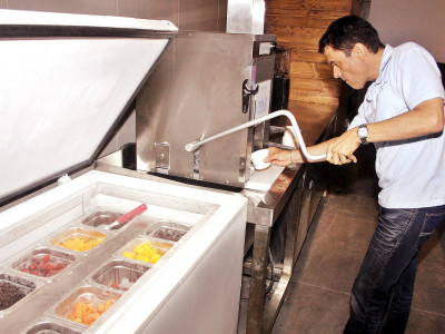 yogen fruz opens in lahore frozen yogurt indulge without a bulge yogen fruz opens in lahore frozen yogurt indulge without a bulge