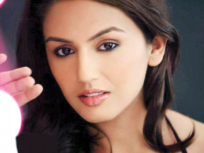 huma qureshi doesn t feel like an outsider in filmdom huma qureshi doesn t feel like an outsider in filmdom