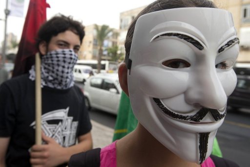 hackers down hundreds of israeli sites over gaza