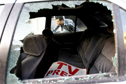 israeli gaza raids continue hitting media centre