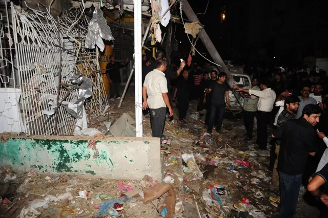 2 dead 15 injured in karachi blast 2 dead 15 injured in karachi blast