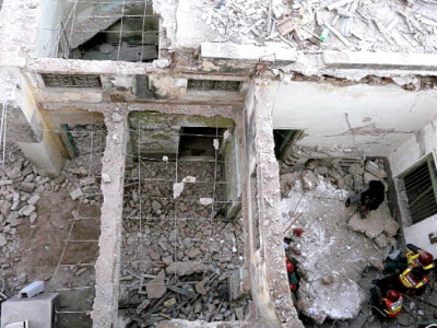 accident old house collapses labourer hurt