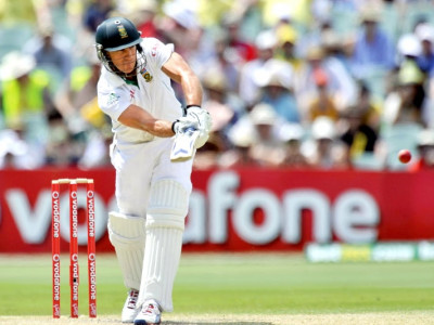 bowlers keep south africa in the hunt