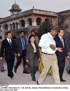 diplomats cambodian deputy prime minister visits lahore fort