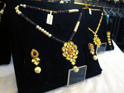 indian designer exhibits saris in peshawar indian designer exhibits saris in peshawar