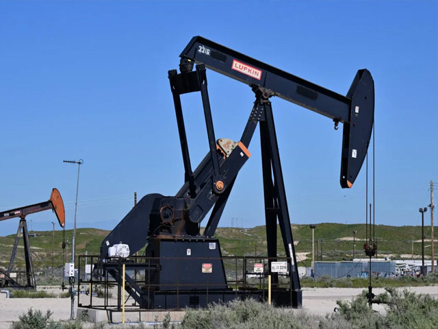 Oil trims earlier gains but remains firm amid Strait of Hormuz supply concerns