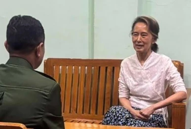 suu kyi to be moved to house arrest