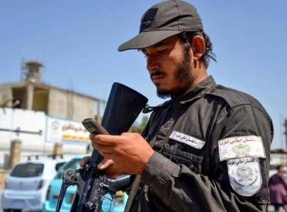 afghan govt staff abandon smartphones afghan govt staff abandon smartphones