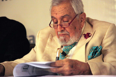 hundreds gather to say goodbye to ardeshir cowasjee