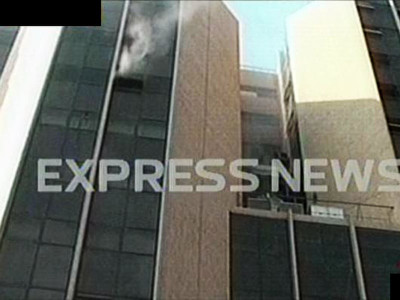 one dead as karachi state life building catches fire