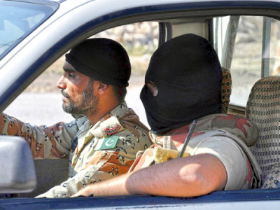 crackdown yields a bomb factory and 10 militants in manghopir crackdown yields a bomb factory and 10 militants in manghopir