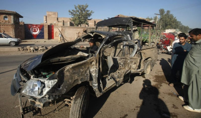 bomb kills two policemen in peshawar