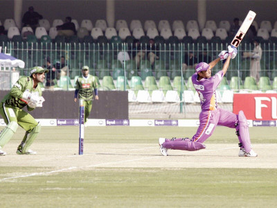 dolphins keep semi final hopes alive