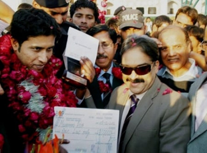 world snooker champion welcomed in hometown